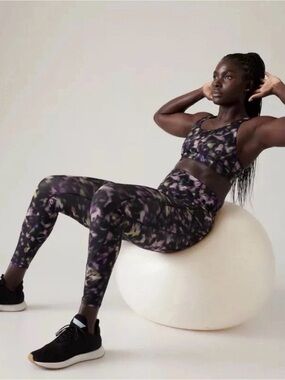 NWT Athleta Rainier Lyra Garden Tight Size Small.